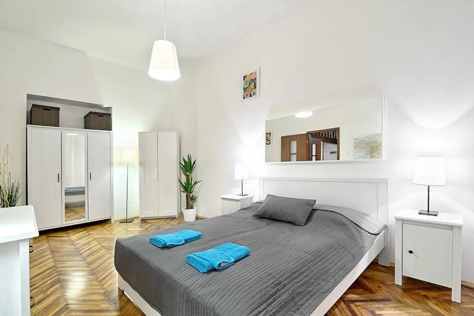 Apartment Next To The Main Square Krakau Buitenkant foto